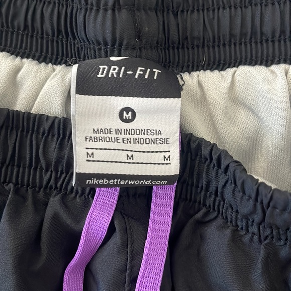 Women’s Nike Dri-Fit running shorts - Picture 3 of 4